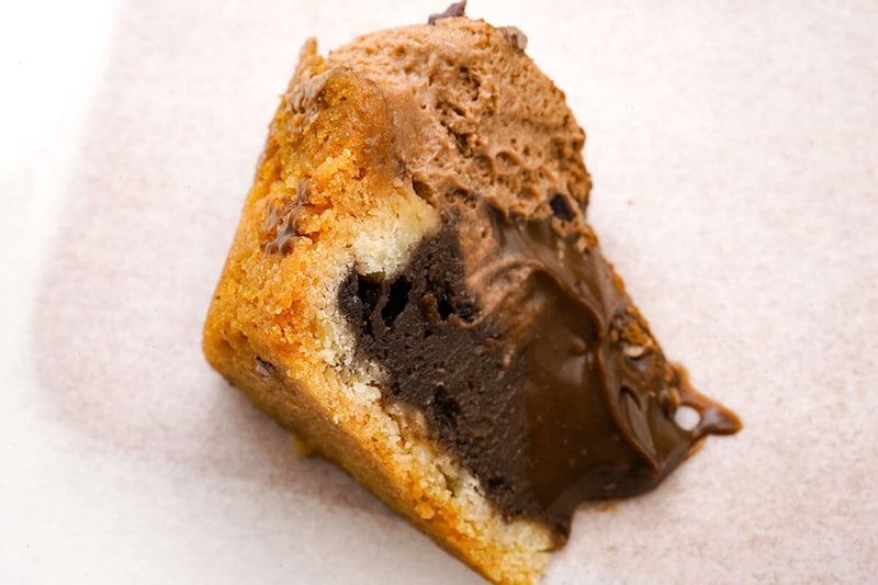 ローソン「Uchi Café×GODIVA とろけるショコラタルト」