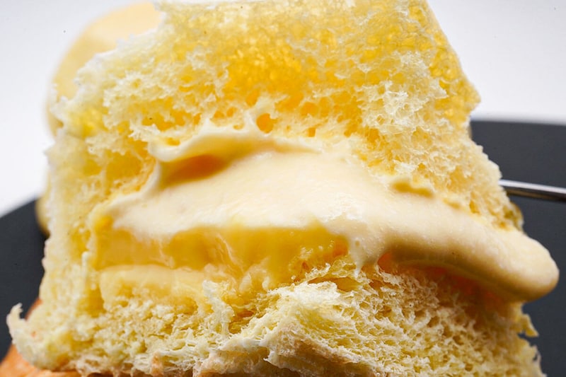 ファミマ、このコラボはあざといわ「食べるの勿体ない」「ふっわふわこりゃ美味い」神パンにファン熱狂