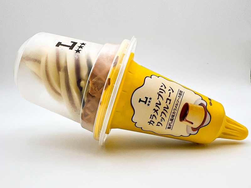 ローソンのカラメルプリンワッフルコーン