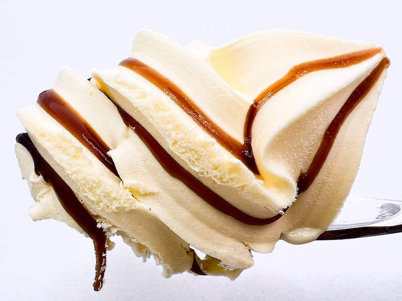 ローソンのカラメルプリンワッフルコーン