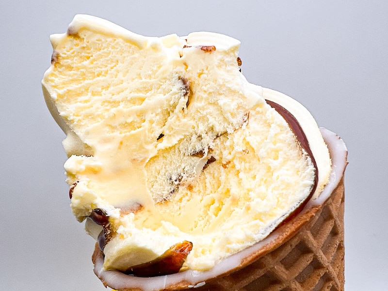 ローソンのカラメルプリンワッフルコーン