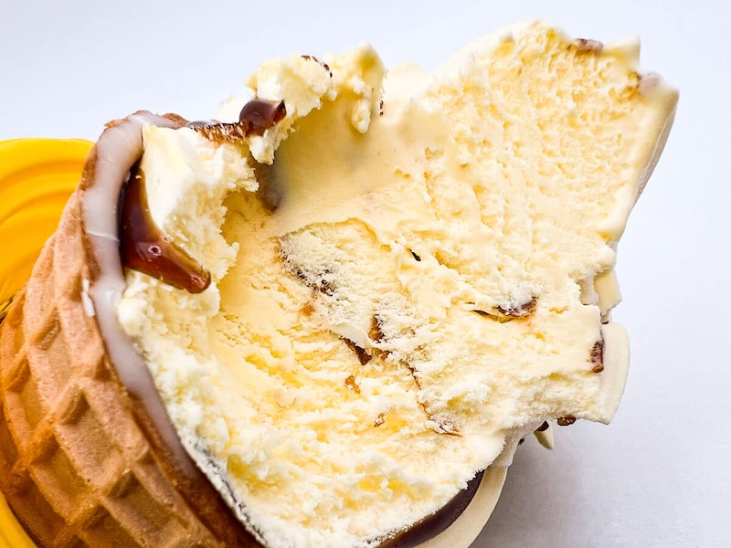 ローソンのカラメルプリンワッフルコーン