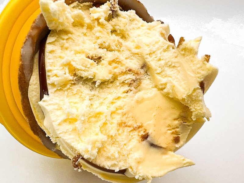 ローソンのカラメルプリンワッフルコーン