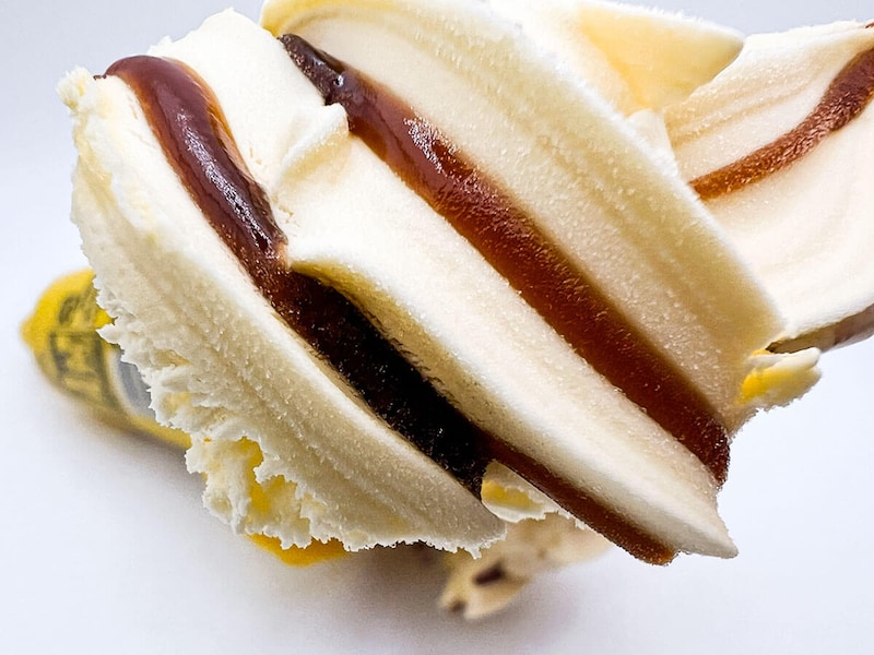 ローソンのカラメルプリンワッフルコーン