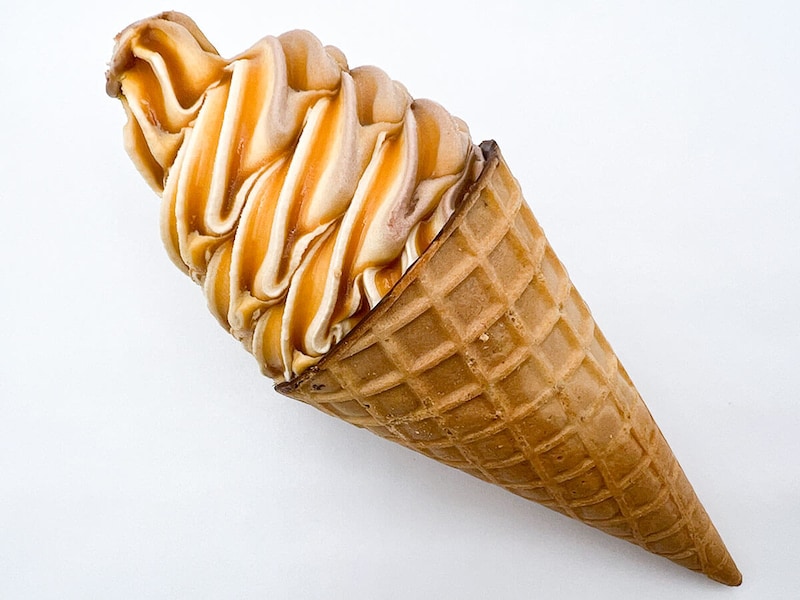 セブンイレブン「N.Y.C.SAND ワッフルコーン N.Y.キャラメルサンドアイス」