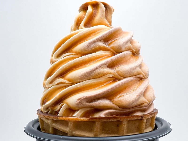 セブンイレブン「N.Y.C.SAND ワッフルコーン N.Y.キャラメルサンドアイス」