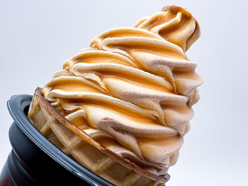 セブンイレブン「N.Y.C.SAND ワッフルコーン N.Y.キャラメルサンドアイス」