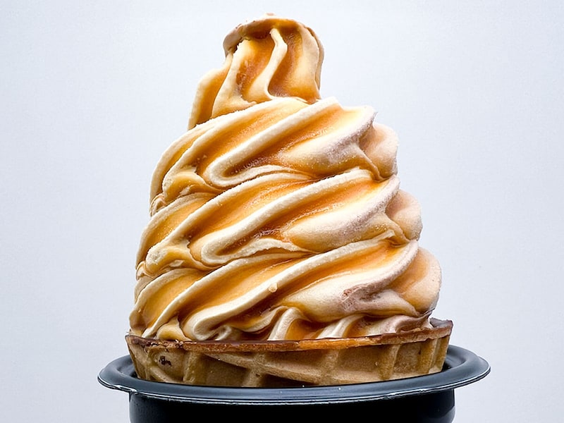 セブンイレブン「N.Y.C.SAND ワッフルコーン N.Y.キャラメルサンドアイス」