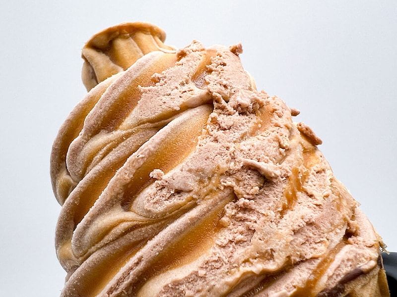 セブンイレブン「N.Y.C.SAND ワッフルコーン N.Y.キャラメルサンドアイス」