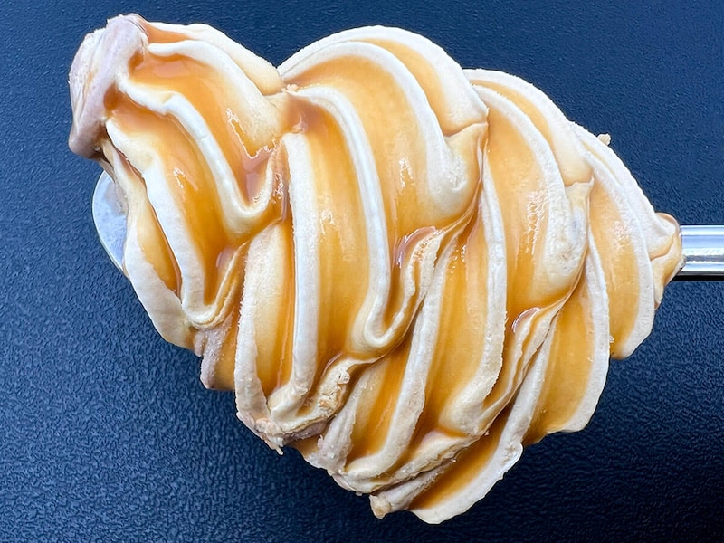 セブンイレブン「N.Y.C.SAND ワッフルコーン N.Y.キャラメルサンドアイス」