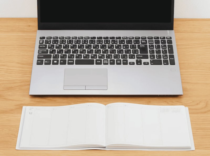 無印良品Ｂ５ハーフサイズスケジュール帳・マンスリー／ウィークリー・２０２５年１２月始まり