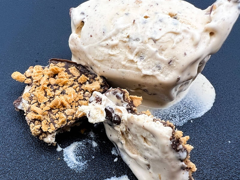 セブンイレブン限定「N.Y.C.SAND N.Y.リッチスカッチサンド＆Wチョコレートアイス」