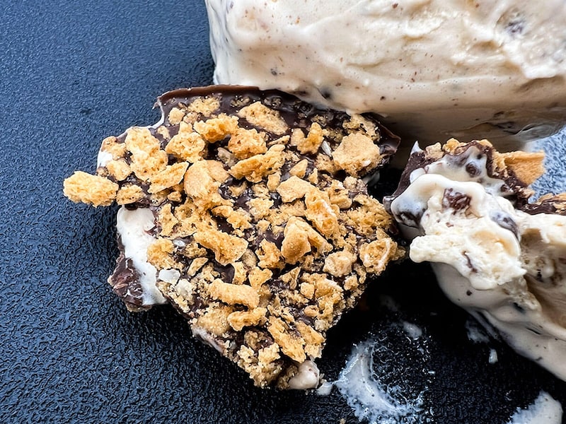 セブンイレブン限定「N.Y.C.SAND N.Y.リッチスカッチサンド＆Wチョコレートアイス」