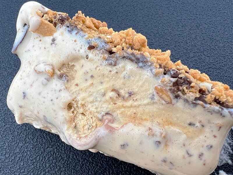 セブンイレブン限定「N.Y.C.SAND N.Y.リッチスカッチサンド＆Wチョコレートアイス」