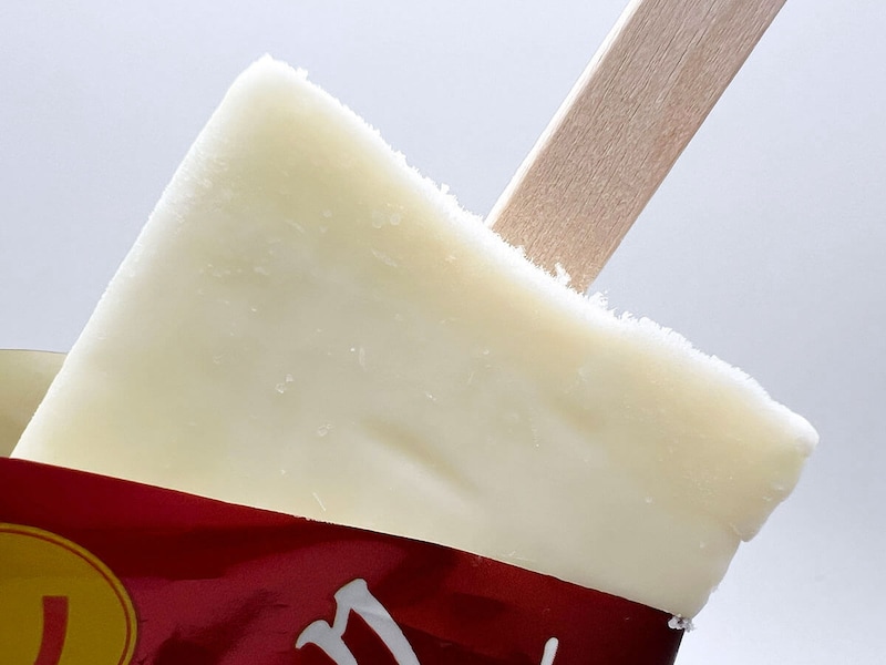 ローソン限定「森永乳業 濃厚杏仁ミルクアイスバーいちご」