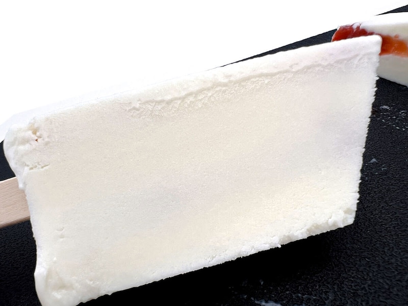 ローソン限定「森永乳業 濃厚杏仁ミルクアイスバーいちご」