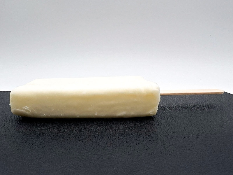 ローソン限定「森永乳業 濃厚杏仁ミルクアイスバーいちご」