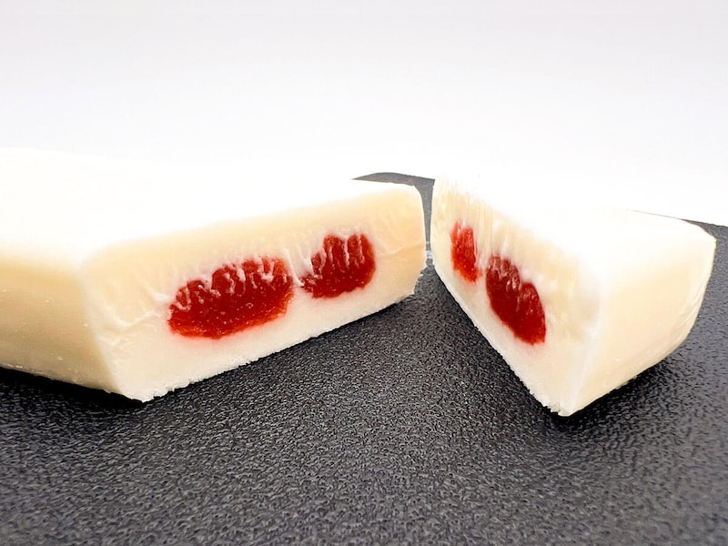 ローソン限定「森永乳業 濃厚杏仁ミルクアイスバーいちご」