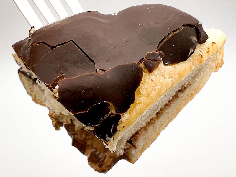 ファミマトリプルチョコメロンパン