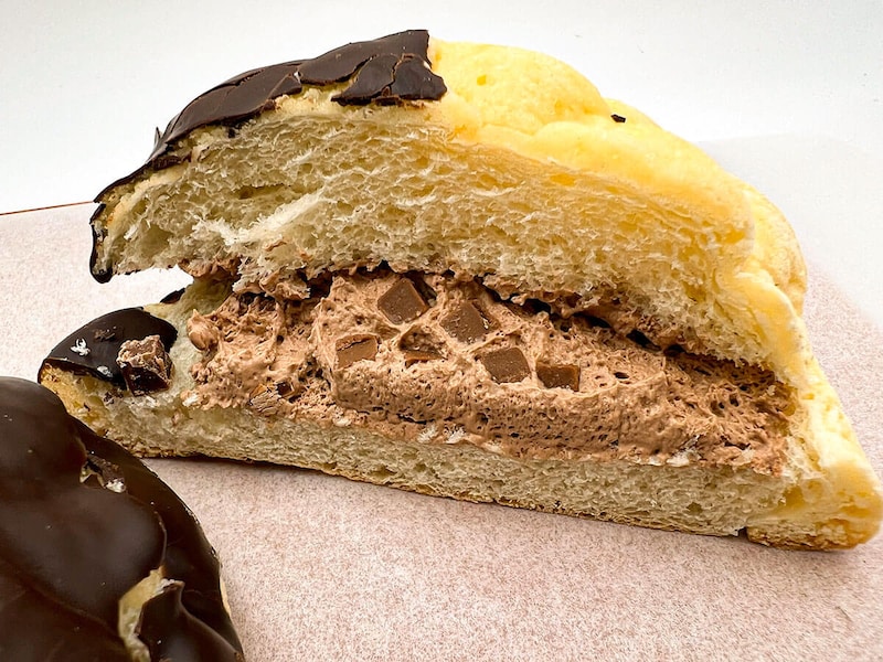 ファミマトリプルチョコメロンパン