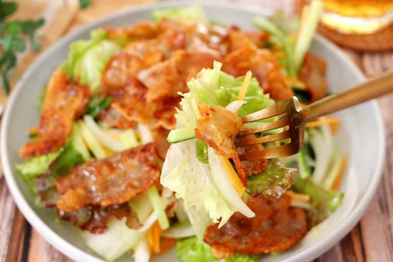 タサン志麻さん「カリカリ豚肉サラダ」