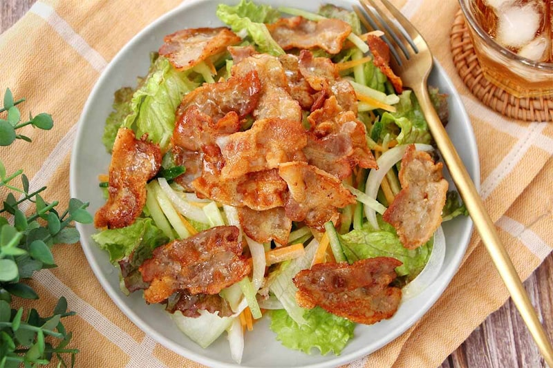 タサン志麻さん「カリカリ豚肉サラダ」