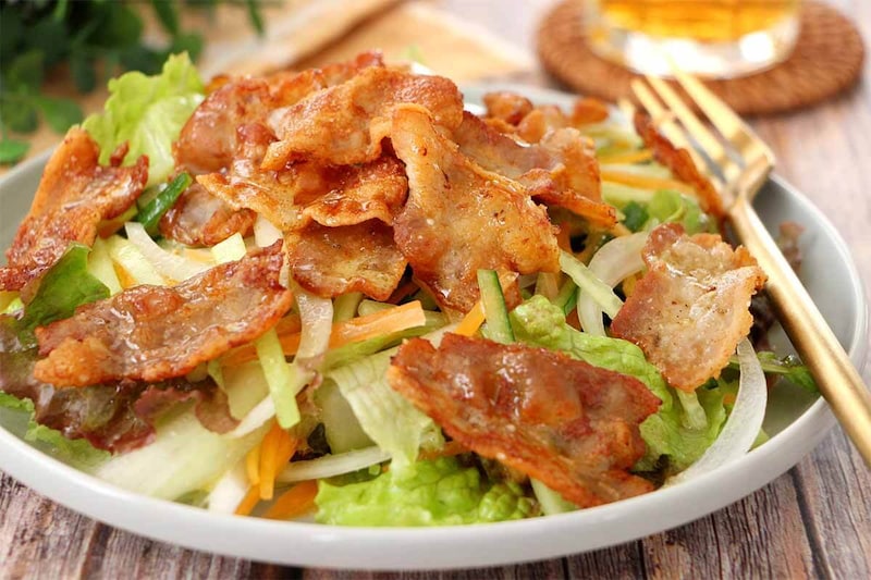 タサン志麻さん「カリカリ豚肉サラダ」