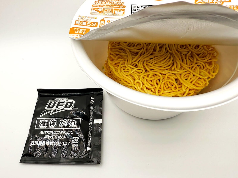 「日清焼そばU.F.O.爆盛バーレル 油そば」