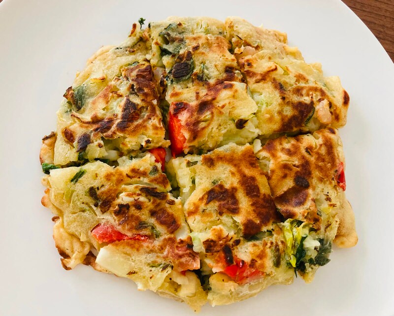 ファミリーマート「もっちり生地と6種具材の海鮮チヂミ」