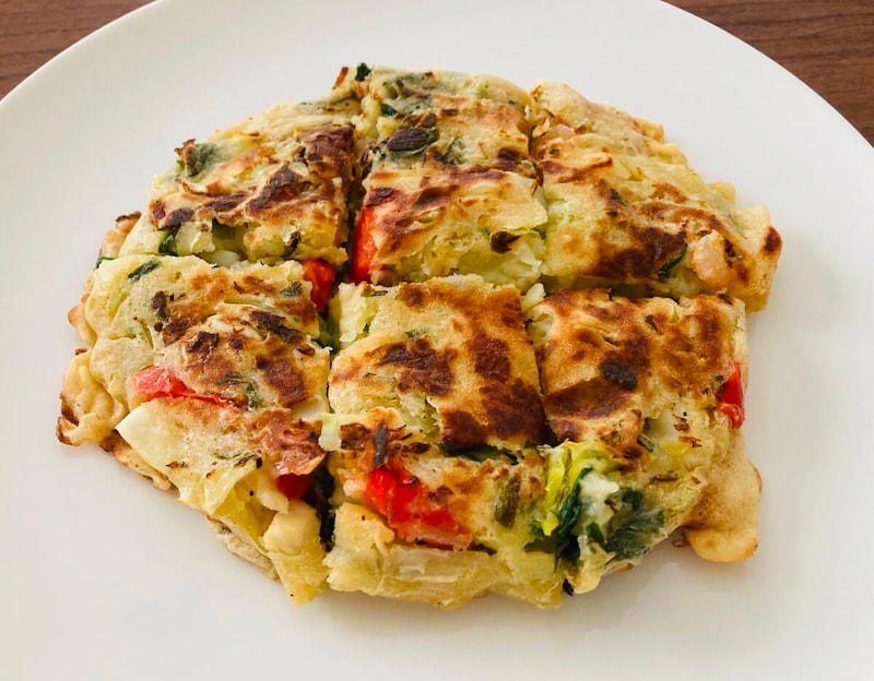 ファミリーマート「もっちり生地と6種具材の海鮮チヂミ」