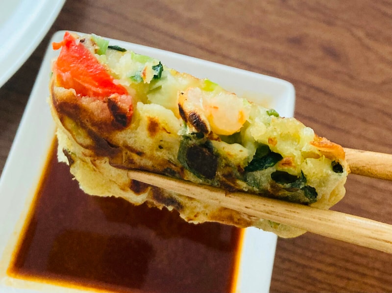 ファミリーマート「もっちり生地と6種具材の海鮮チヂミ」