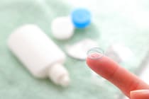 【衝撃】使い捨てコンタクトレンズを「何日か使い回した」人も…眼科医「目が見えなくなる」と指摘するワケ