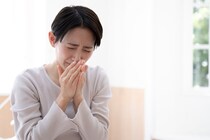 季節の変わり目によく起きる「寒暖差アレルギー」とは？　耳鼻科医に聞く発症のメカニズム＆予防法
