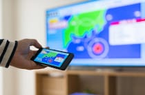 【台風対策】で「行っている家の備え」ランキング　3位「水を準備」…2位「食品を準備」を《圧倒的》に上回った対策とは？