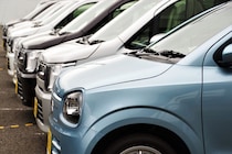 定員4人の「軽自動車」に5人乗ってる…“違法”じゃないの！？　実は例外も　弁護士に聞く