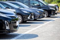 コンビニ駐車場での“車中泊”にSNS「迷惑」　営業に支障出たら“業務妨害罪”に？【弁護士解説】