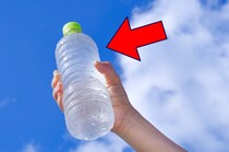 日本初の「ペットボトル商品」は清涼飲料…ではない！　実は《調味料》から始まった日本のペットボトルの歴史