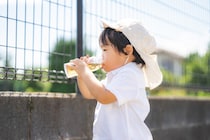 子どもの方が【熱中症】になりやすい？　その理由と予防法を解説