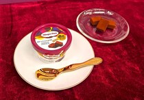 【写真】新フレーバーはガナッシュの層がすごい！　断面も見る！　「チョコレートブラウニー」からの変遷も！