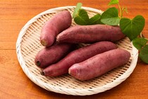 旬のサツマイモ＆レンコンを炒め、ドレッシング加えるだけ！　簡単おかずレシピに「ご飯に合う」