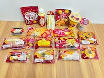 【本日発売】ファミマ“芋掘り”疑似体験ができるスイーツ誕生　味はいかに？　ロールケーキなのにスイートポテトの味がするスイーツも