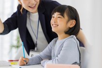 【2025年】おすすめ「子どもの習い事」ランキング　3位「ピアノ」2位「英会話」…1位は子どもが“夜早く寝る”習い事
