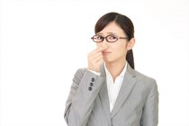 【くさい】職場で不快に感じる臭い… 「加齢臭」「タバコ」を上回った1位は？ ランキング発表