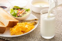 栄養価高い牛乳、実は飲む時間帯によって効能異なる…栄養素を上手に取り入れる“飲み方”