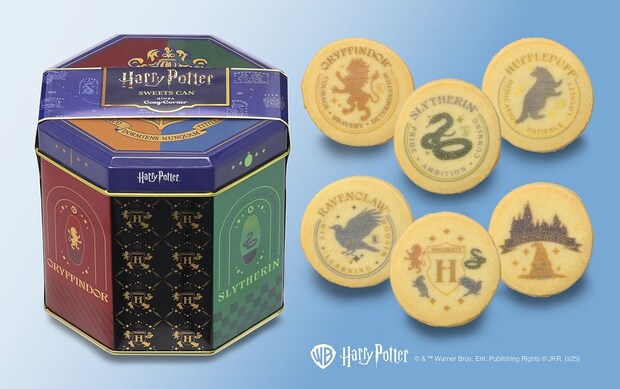 銀座コージーコーナー「ハリー・ポッターと賢者の石」の世界観をプチケーキで表現！　寮の紋章デザイン“スイーツ缶”も発売