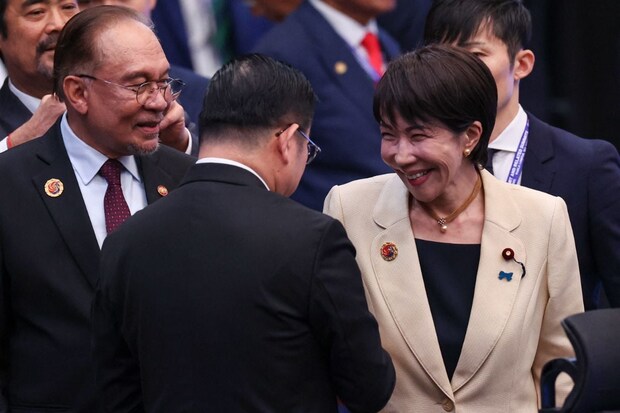 「高市さんはマナーがちゃんとしてる」　SNSで“好意的な声”相次ぐ《高市首相》の振る舞い→マナーの専門家は【笑顔】に注目