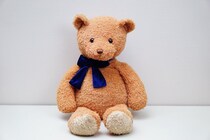 【困惑】SNS「メークが付いていた」…テーマパーク売店の「ぬいぐるみ」触って汚したら“器物損壊罪”に？　弁護士に聞く