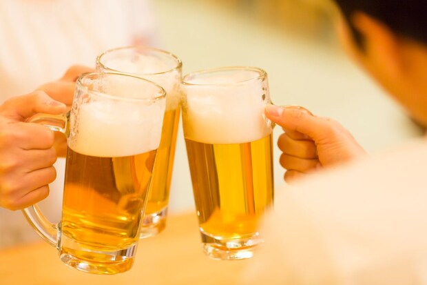 令和の若者の2割「20歳を過ぎてもお酒を飲みたくない」…理由は？　「酔う＝恥ずかしいこと」嫌悪感を示す声も