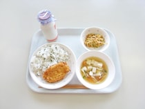 えっ…どんな味？　北海道苫小牧市の学校給食に出る《カレー》が他の地域と一味違いすぎた