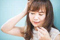 【疑問】夜に髪を洗っているのに…翌朝に「頭皮」が臭うのはなぜ？　原因＆対策を美容師に聞く